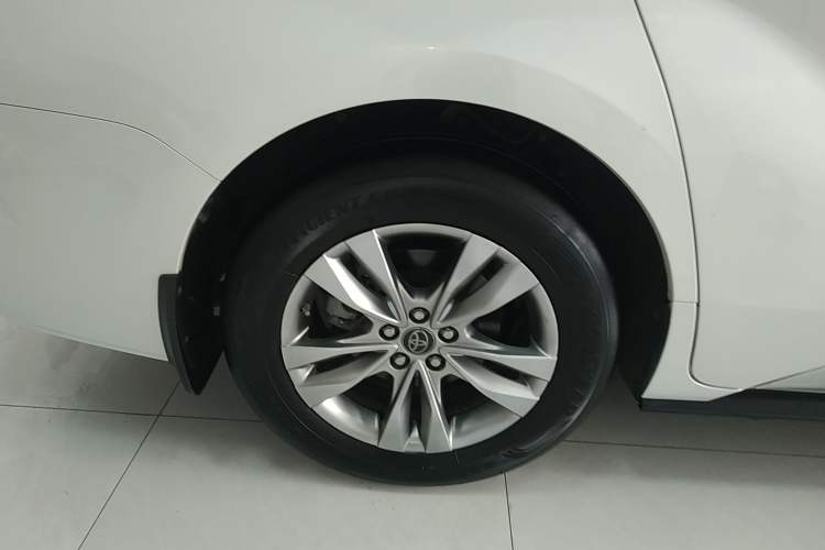Used Toyota SIENNA 2021 2.5L Hybrid Platinum Edition Exterior 5