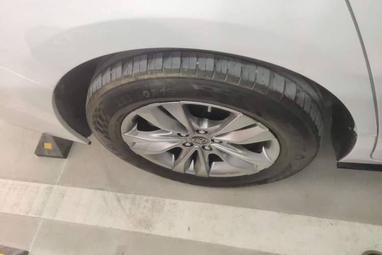 Used Toyota SIENNA 2021 2.5L Hybrid Platinum Edition Exterior 5
