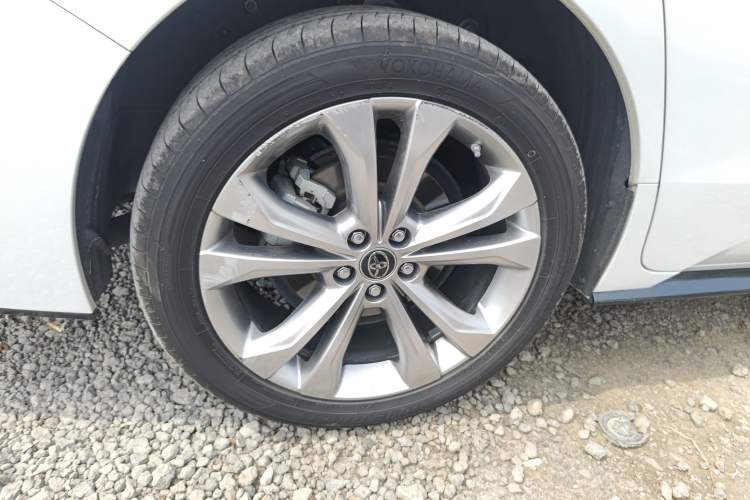 Used Toyota SIENNA 2021 2.5L Hybrid Ultimate Edition Exterior 5