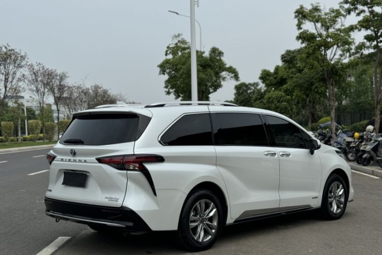 Used Toyota SIENNA 2021 2.5L Hybrid Platinum Edition Exterior 5