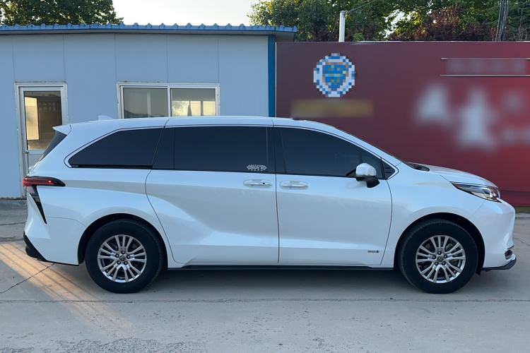 Used Toyota SIENNA 2021 2.5L Hybrid Premium Edition Exterior 5