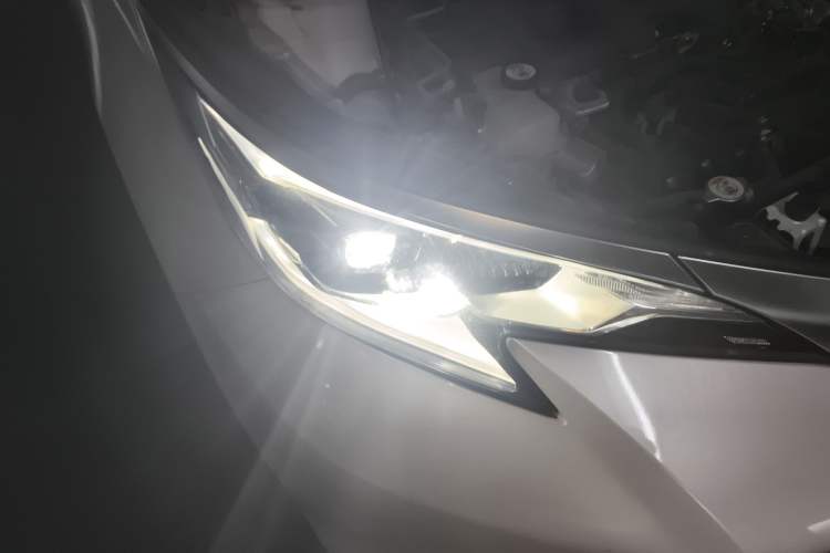 Used Toyota SIENNA 2021 2.5L Hybrid Ultimate Edition Exterior 6
