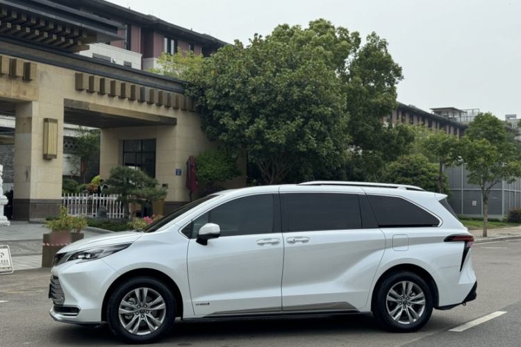 Used Toyota SIENNA 2021 2.5L Hybrid Platinum Edition Exterior 6