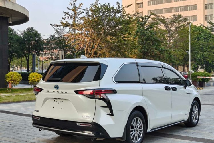 Used Toyota SIENNA 2021 2.5L Hybrid Premium Edition Exterior 8
