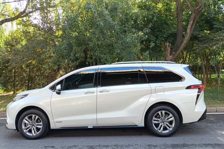 Used Toyota SIENNA 2021 2.5L Hybrid Ultimate Edition Exterior 8