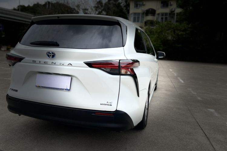 Used Toyota SIENNA 2021 2.5L Hybrid Comfort Edition Exterior 9