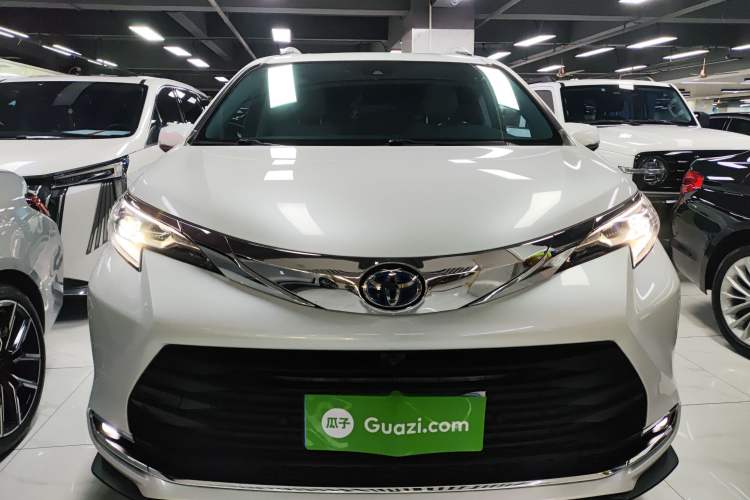 Used Toyota SIENNA 2021 2.5L Hybrid Comfort Edition Front