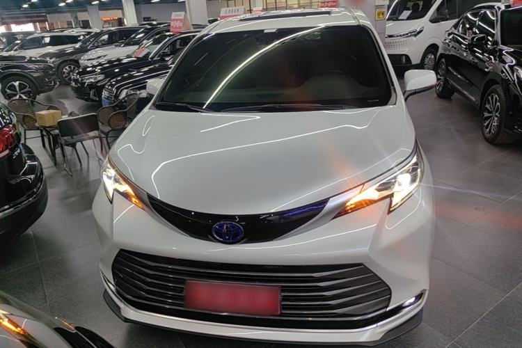 Used Toyota SIENNA 2021 2.5L Hybrid Premium Edition Front