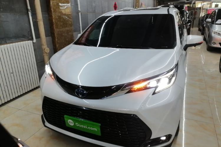 Used Toyota SIENNA 2021 2.5L Hybrid Comfort Edition Front