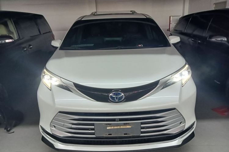 Used Toyota SIENNA 2021 2.5L Hybrid Platinum Edition Front