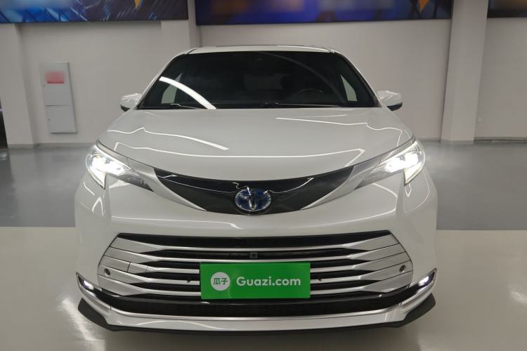 Used Toyota SIENNA 2021 2.5L Hybrid Platinum Edition Front