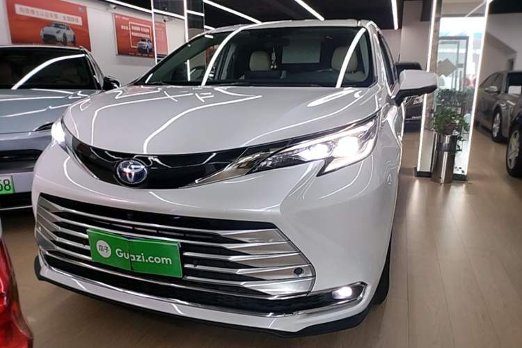Used Toyota SIENNA 2021 2.5L Hybrid Comfort Edition Front