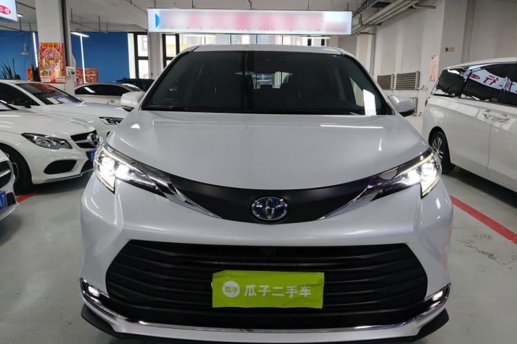 Used Toyota SIENNA 2021 2.5L Hybrid Comfort Edition Front