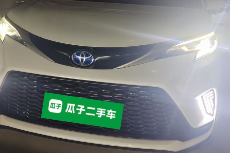 Used Toyota SIENNA 2021 2.5L Hybrid Premium Edition Front