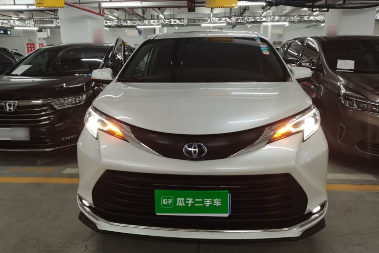 Used Toyota SIENNA 2021 2.5L Hybrid Comfort Edition Front