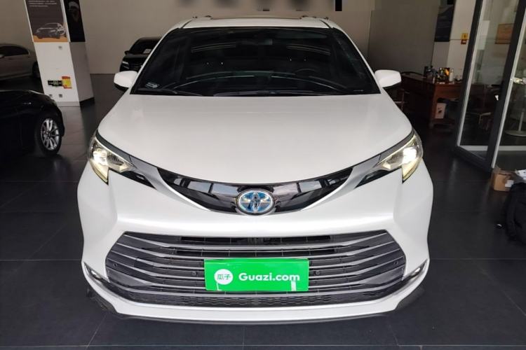 Used Toyota SIENNA 2021 2.5L Hybrid Premium Edition Front