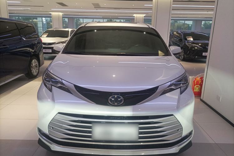 Used Toyota SIENNA 2021 2.5L Hybrid Premium Edition Front