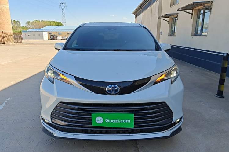Used Toyota SIENNA 2021 2.5L Hybrid Premium Edition Front