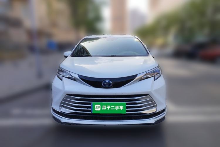 Used Toyota SIENNA 2021 2.5L Hybrid Platinum Edition Front