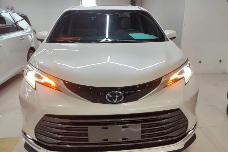 Used Toyota SIENNA 2021 2.5L Hybrid Luxury Edition Front