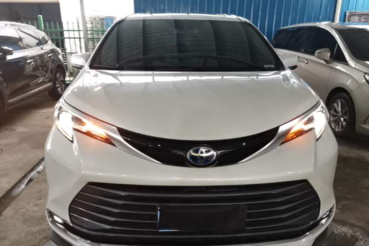 Used Toyota SIENNA 2021 2.5L Hybrid Premium Edition Front
