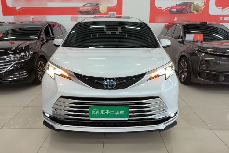 Used Toyota SIENNA 2021 2.5L Hybrid Platinum Edition Front