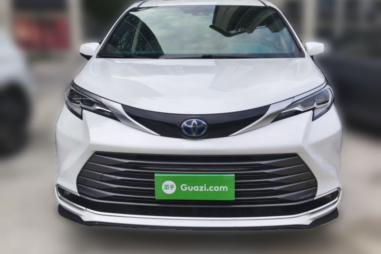 Used Toyota SIENNA 2021 2.5L Hybrid Luxury Edition Front