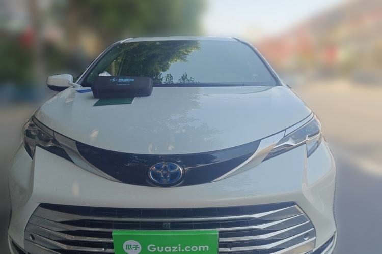 Used Toyota SIENNA 2021 2.5L Hybrid Platinum Edition Front