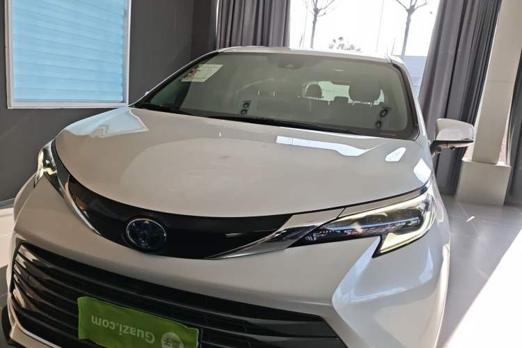 Used Toyota SIENNA 2021 2.5L Hybrid Comfort Edition Front