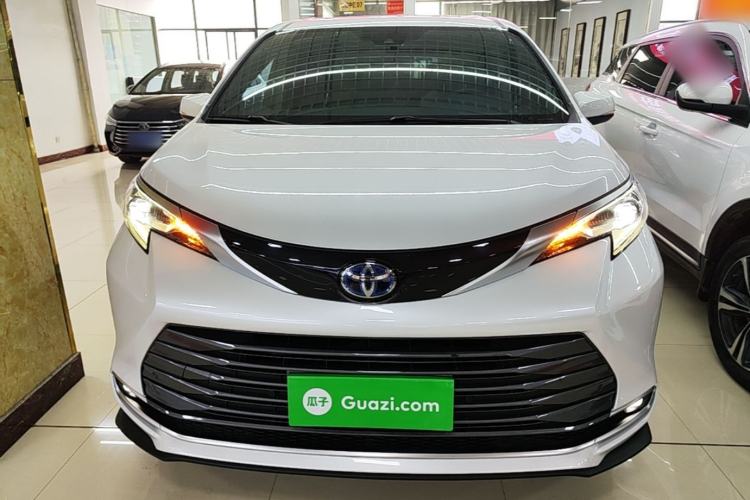 Used Toyota SIENNA 2021 2.5L Hybrid Ultimate Edition Front