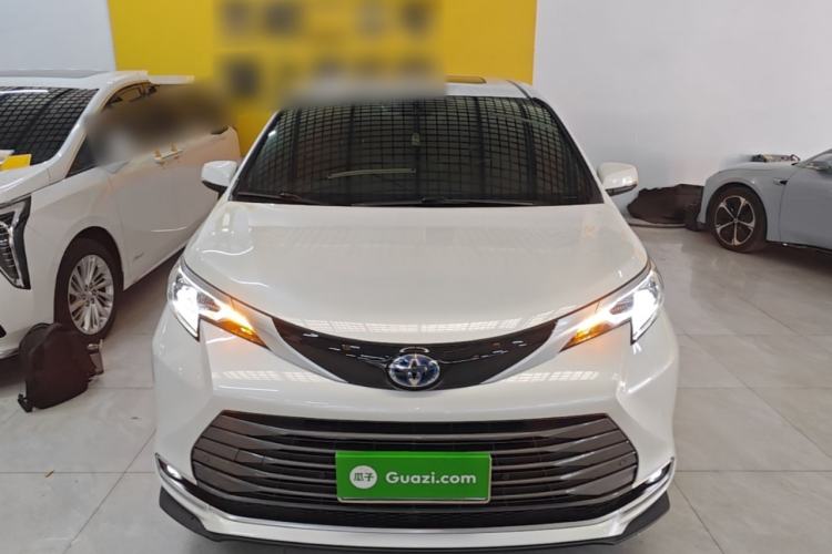 Used Toyota SIENNA 2021 2.5L Hybrid Premium Edition Front