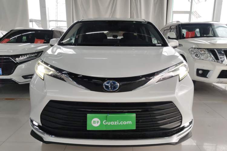 Used Toyota SIENNA 2021 2.5L Hybrid Comfort Edition Front