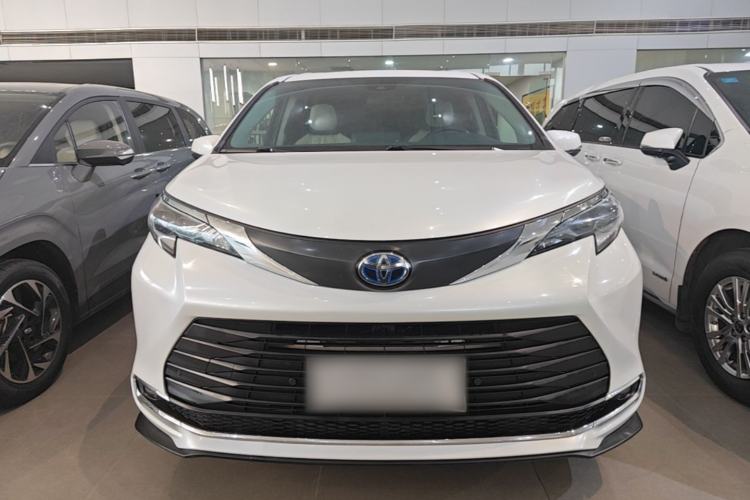 Used Toyota SIENNA 2021 2.5L Hybrid Comfort Edition Front