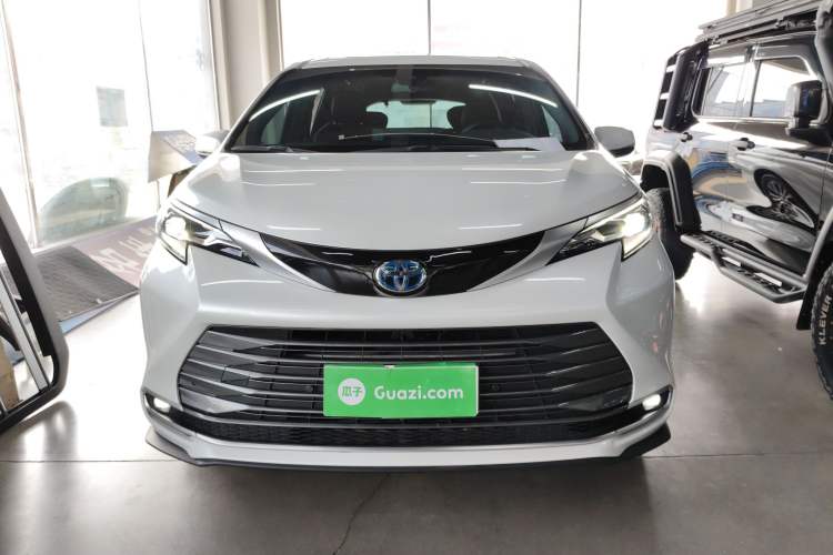 Used Toyota SIENNA 2021 2.5L Hybrid Premium Edition Front