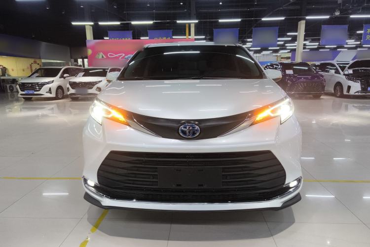 Used Toyota SIENNA 2021 2.5L Hybrid Comfort Edition Front