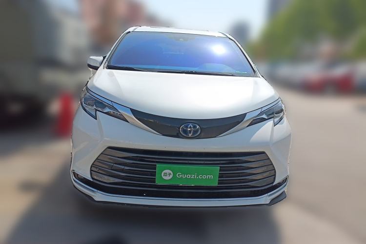 Used Toyota SIENNA 2021 2.5L Hybrid Premium Edition Front