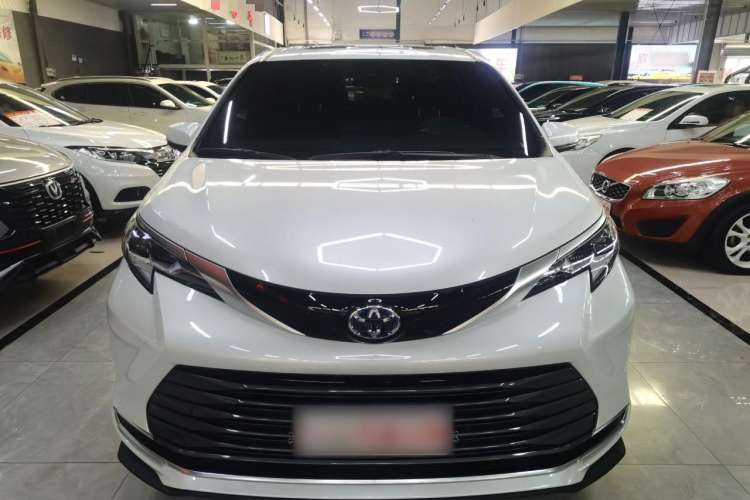 Used Toyota SIENNA 2021 2.5L Hybrid Premium Edition Front