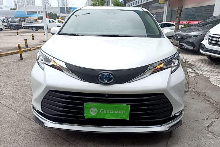 Used Toyota SIENNA 2021 2.5L Hybrid Comfort Edition Front