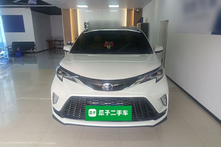 Used Toyota SIENNA 2021 2.5L Hybrid Comfort Edition Front