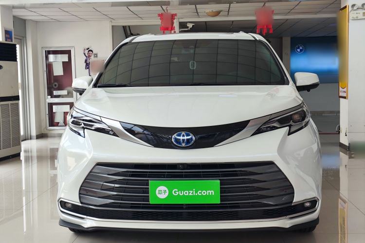 Used Toyota SIENNA 2021 2.5L Hybrid Premium Edition Front