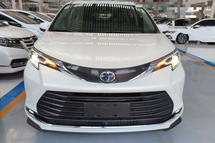 Used Toyota SIENNA 2021 2.5L Hybrid Comfort Edition Front