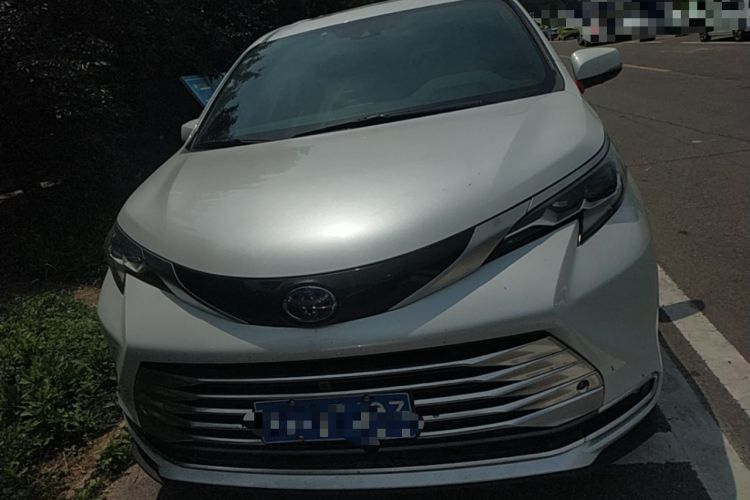 Used Toyota SIENNA 2021 2.5L Hybrid Platinum Edition Front