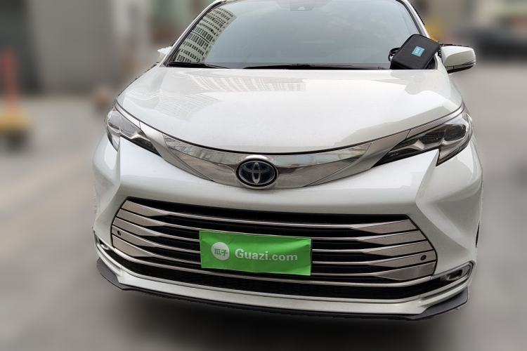 Used Toyota SIENNA 2021 2.5L Hybrid Premium Edition Front