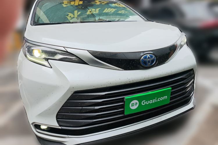 Used Toyota SIENNA 2021 2.5L Hybrid Premium Edition Front