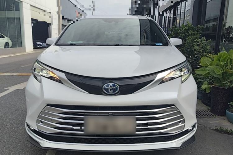 Used Toyota SIENNA 2021 2.5L Hybrid Platinum Edition Front