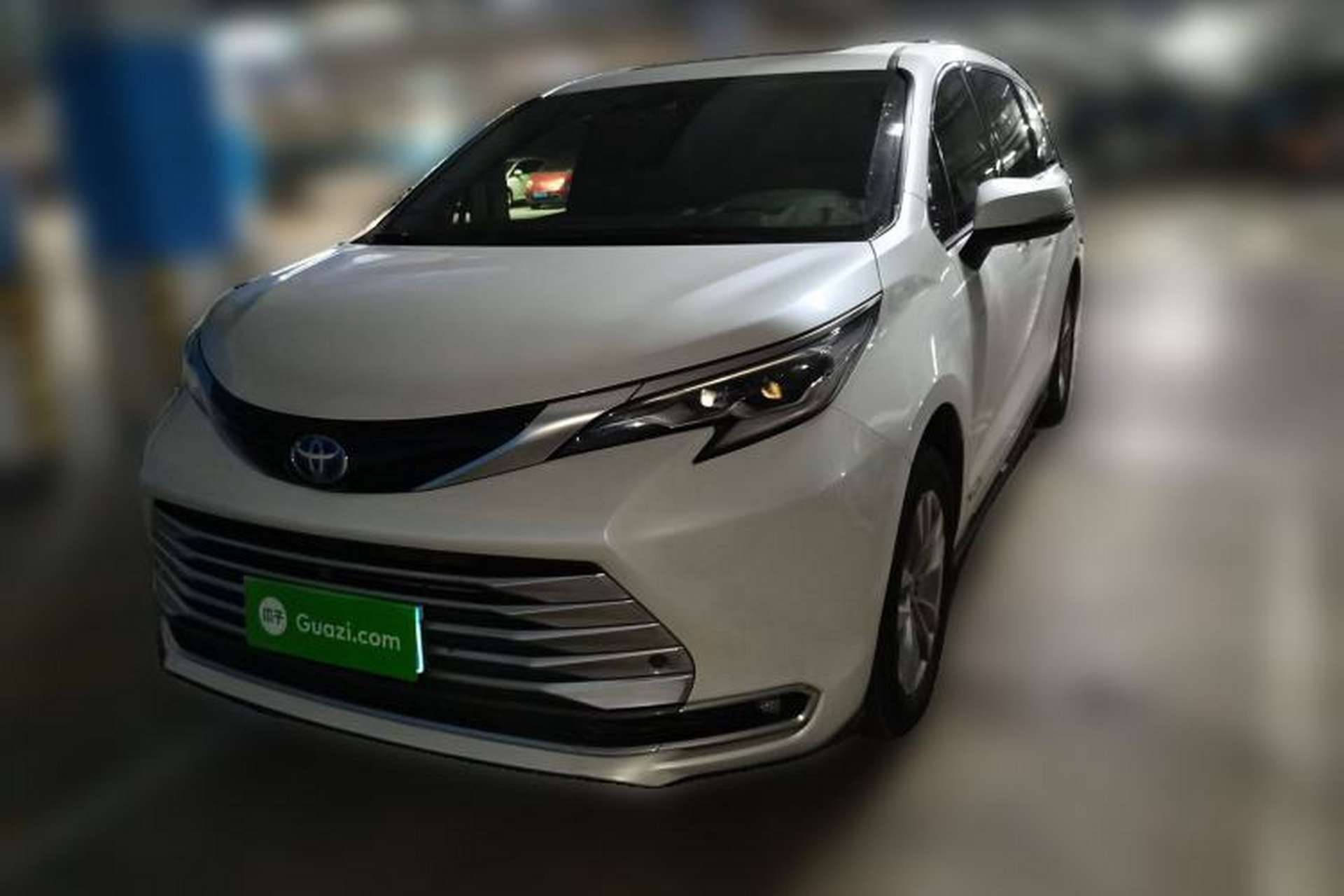 Used Toyota SIENNA 2021 2.5L Hybrid Platinum Edition Front Left 45 Deg