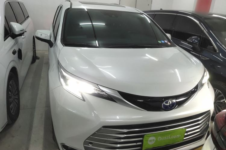 Used Toyota SIENNA 2021 2.5L Hybrid Platinum Edition Front