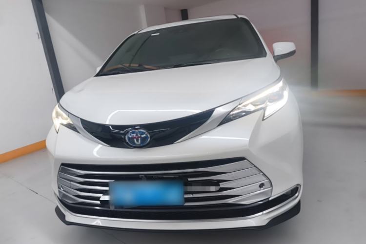 Used Toyota SIENNA 2021 2.5L Hybrid Platinum Edition Front