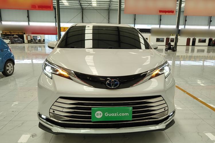 Used Toyota SIENNA 2021 2.5L Hybrid Premium Edition Front