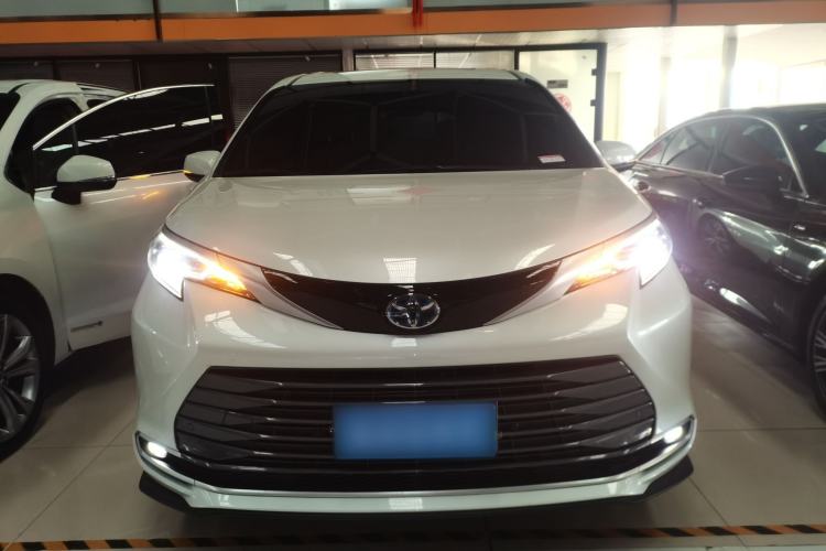 Used Toyota SIENNA 2021 2.5L Hybrid Premium Edition Front